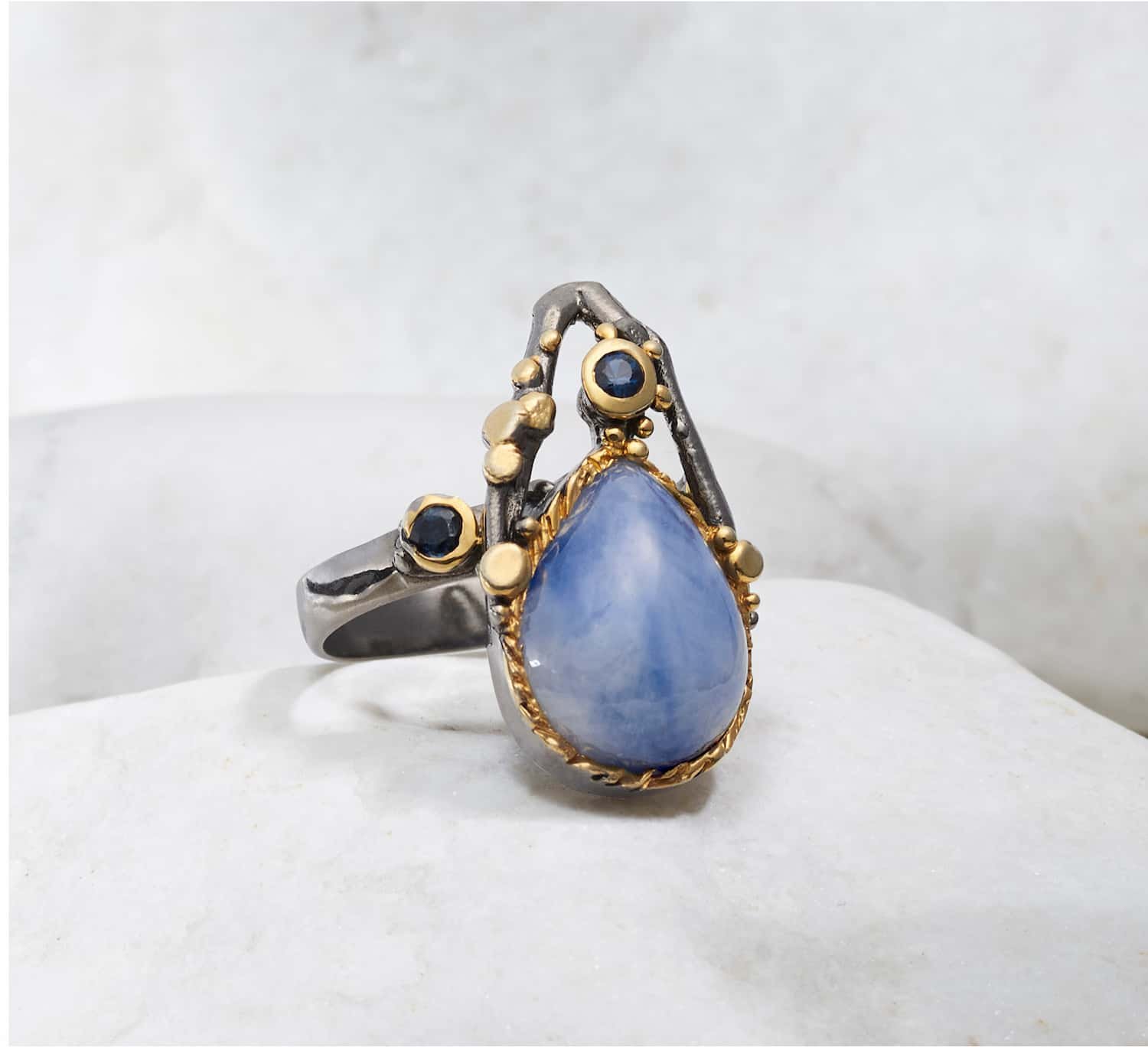 Anillo zafiro cabochon