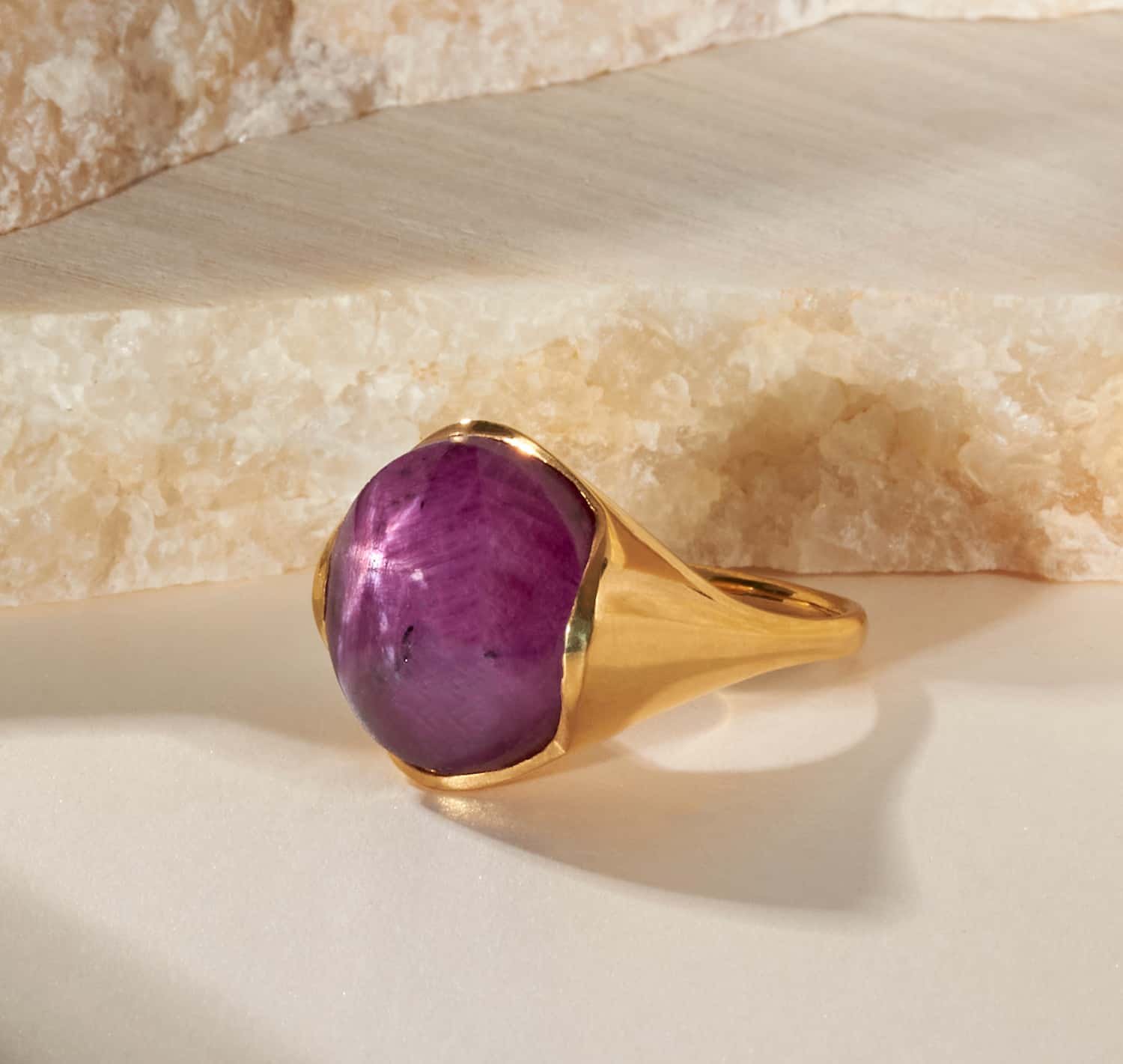 Anillo rubí estrella