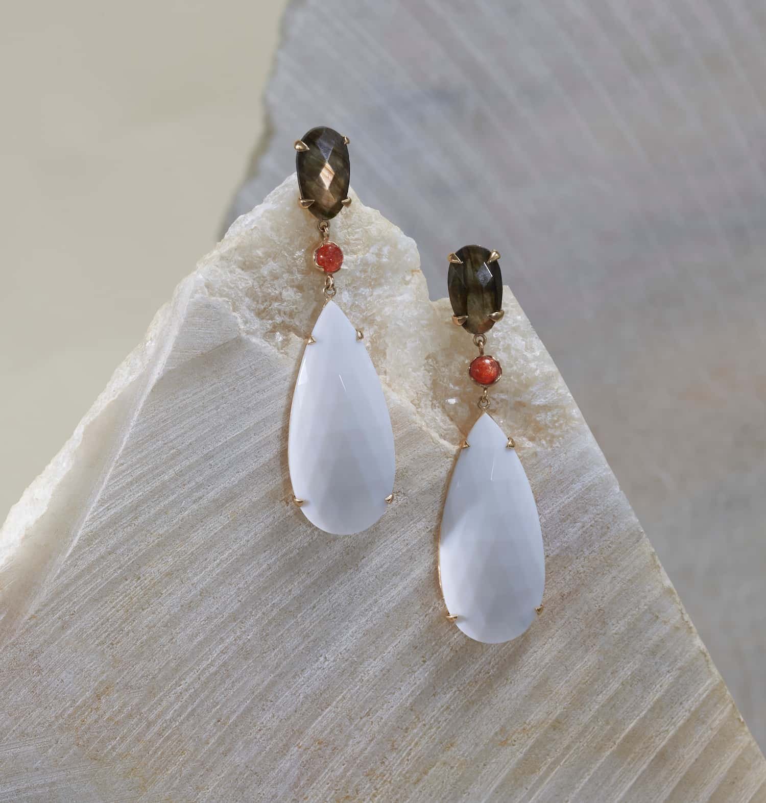 Aretes opalo blancos