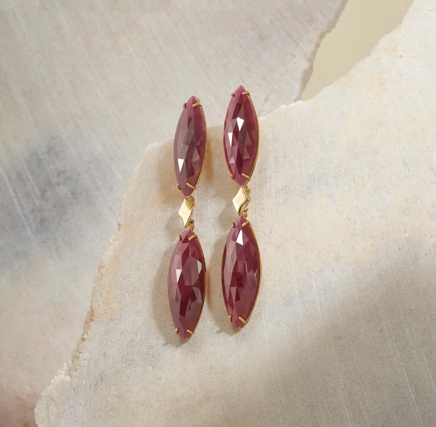 Aretes rubí marquis